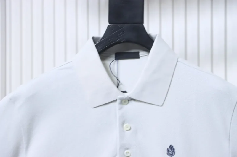 Neckline