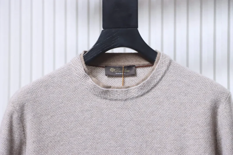 Neckline