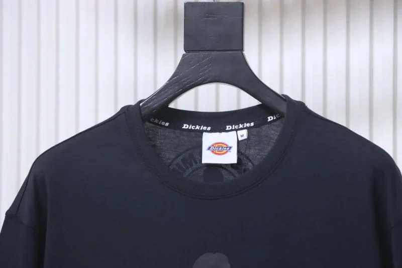 Neckline