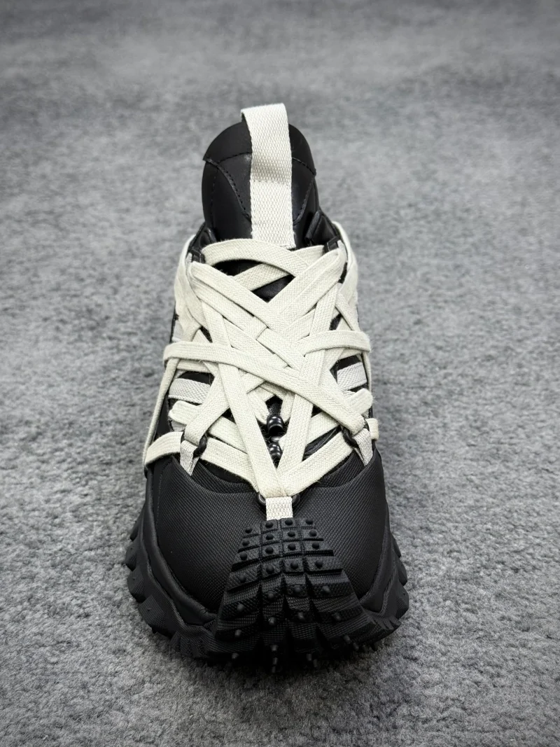 Mcler + R 0wens Trailgrip Megalace Black Sneakers Right View
