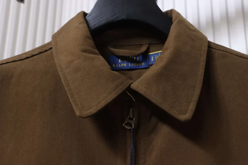 Neckline