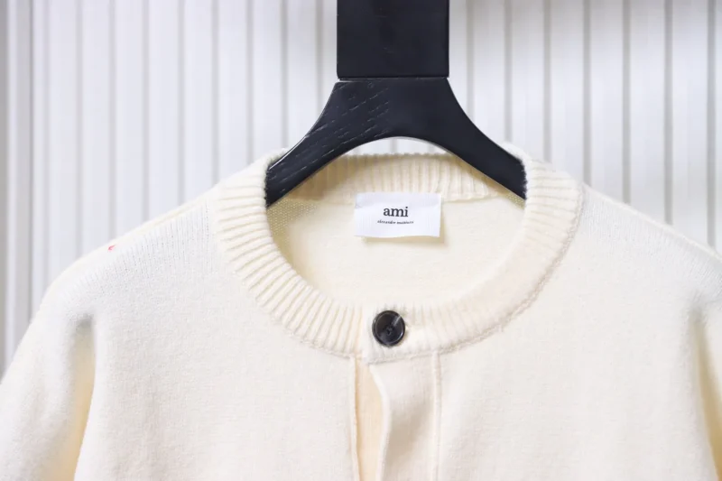 Neckline