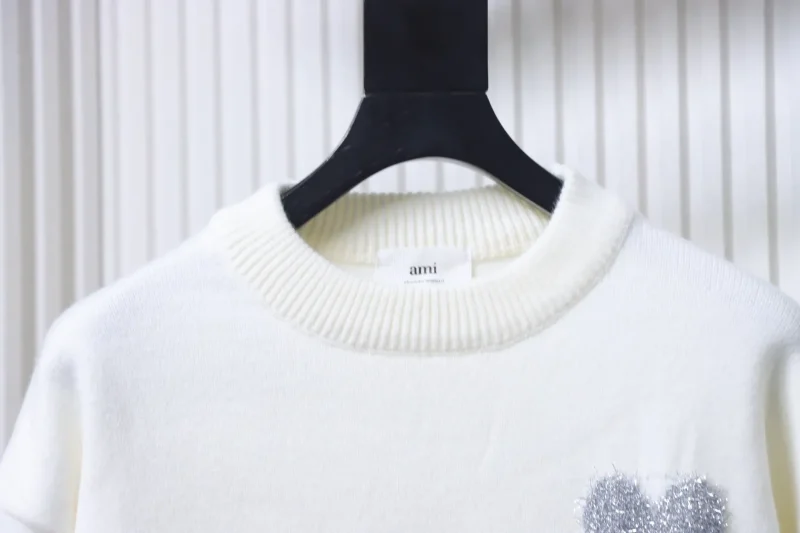 Neckline