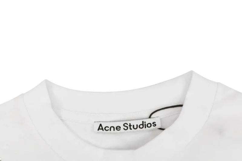 Neckline