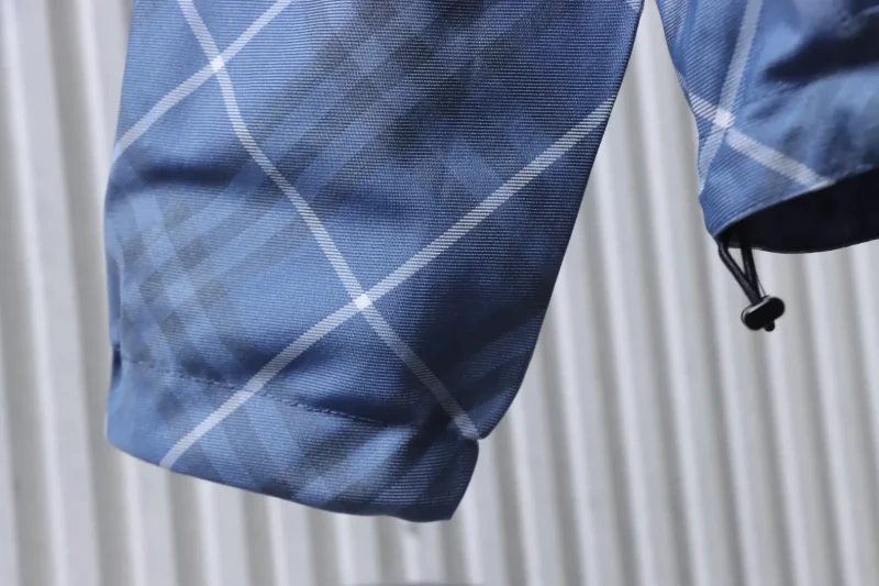 Long Sleeve Detail