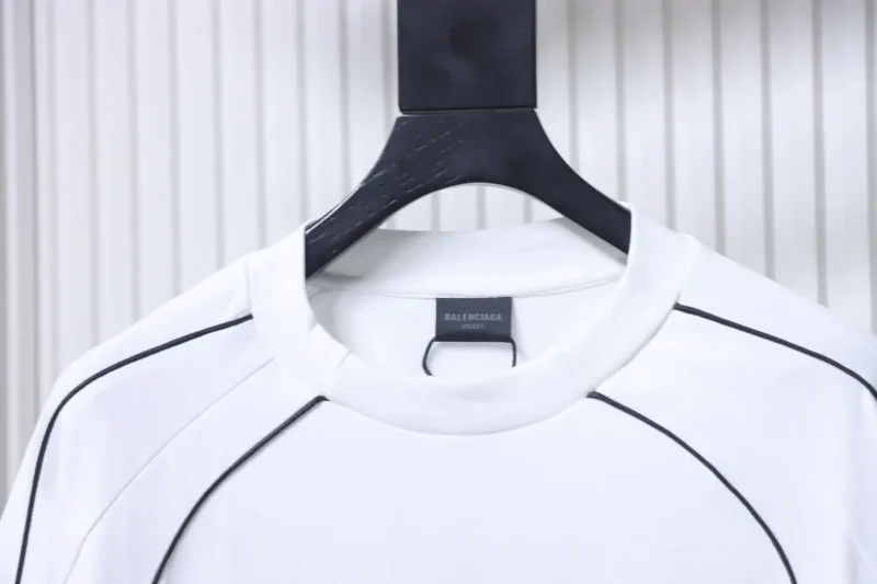 Neckline
