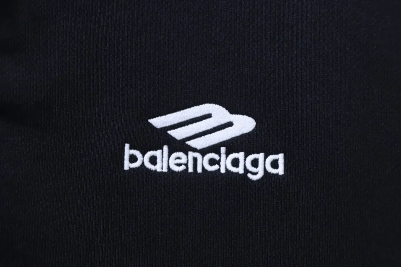Logo Embroided Detail
