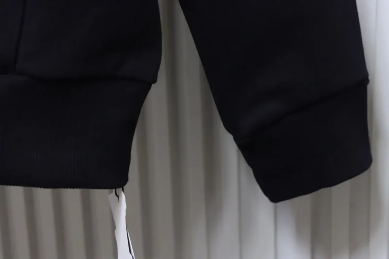 Long Sleeve Detail