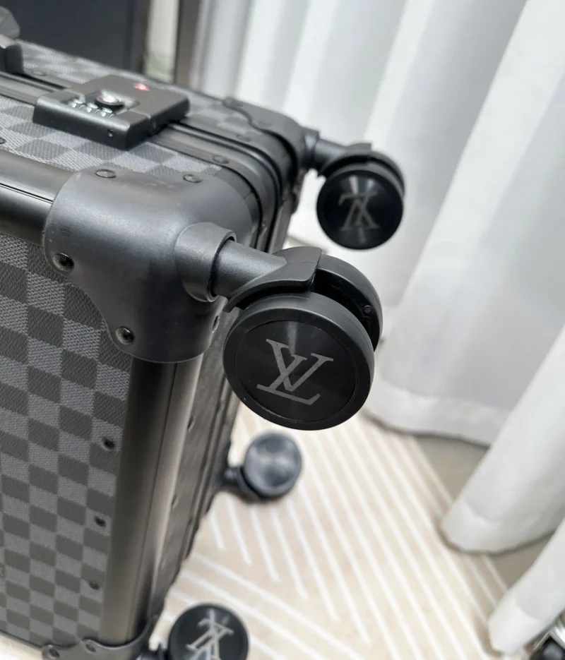 Damier Graphite luggage spinner wheel detail