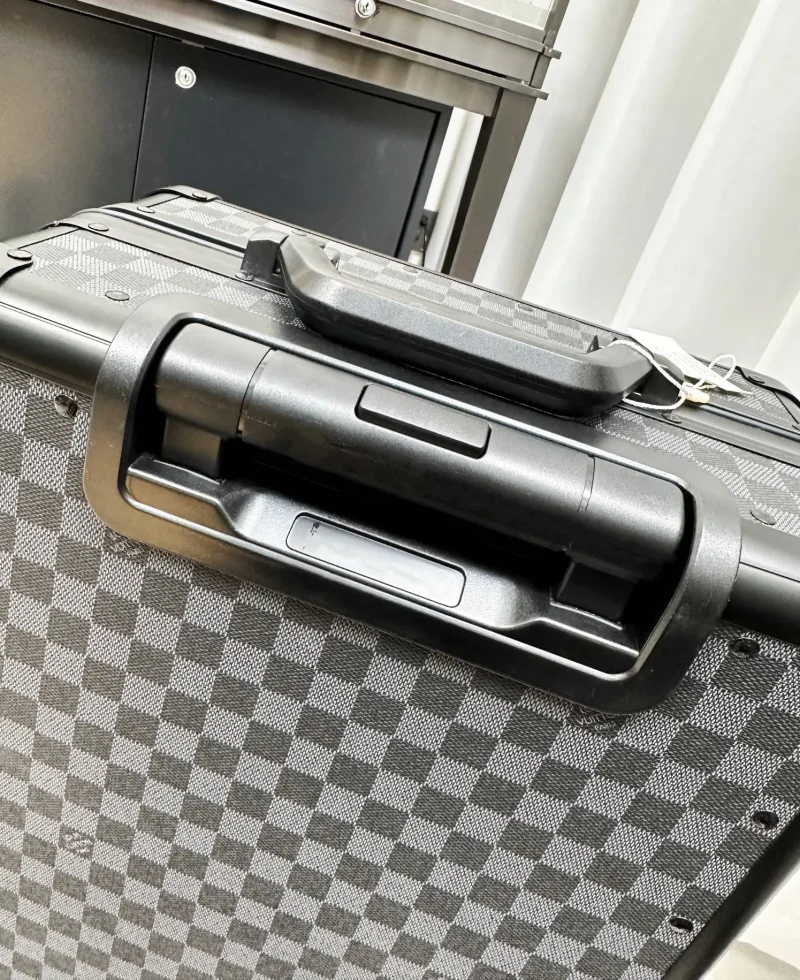 Damier Graphite luggage top handle detail