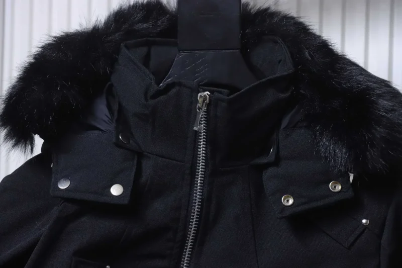 Collar Details