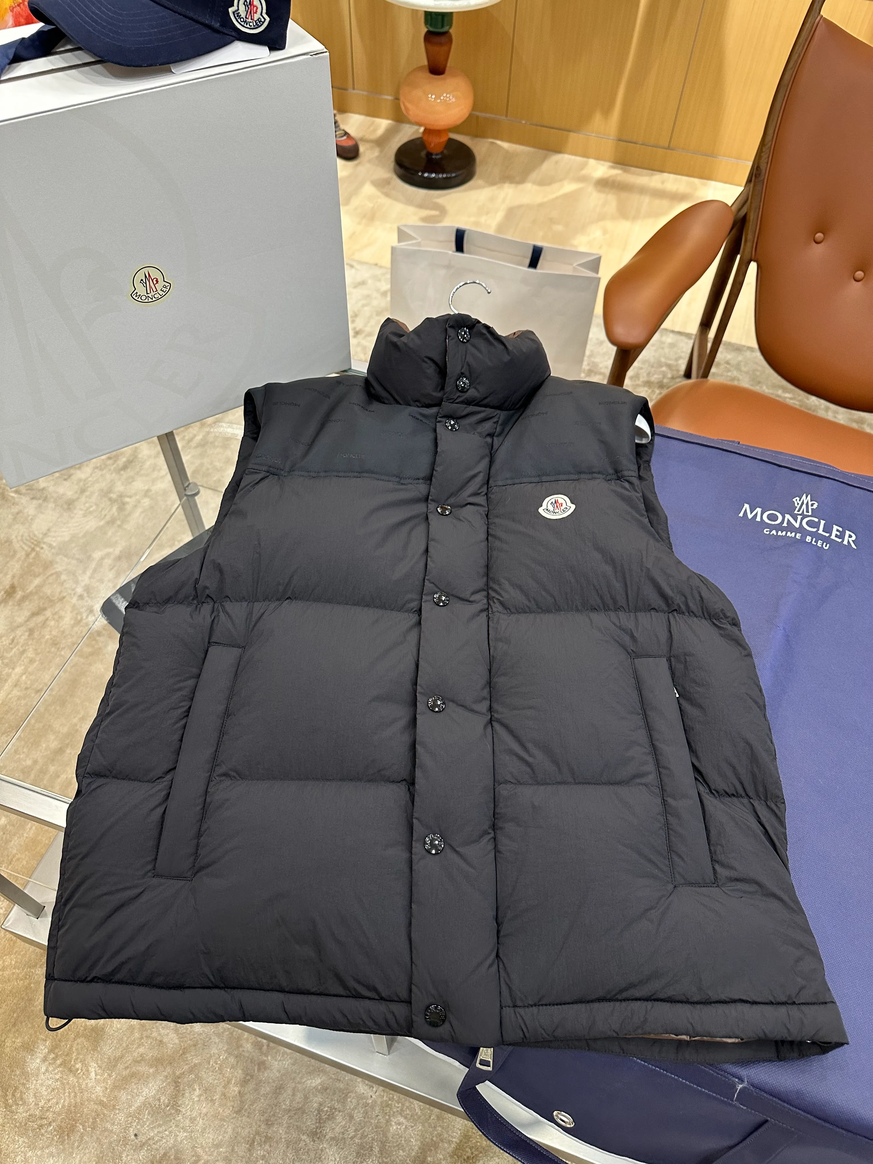 Detachable Sleeve Details