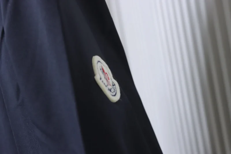 Shoulder Logo Details