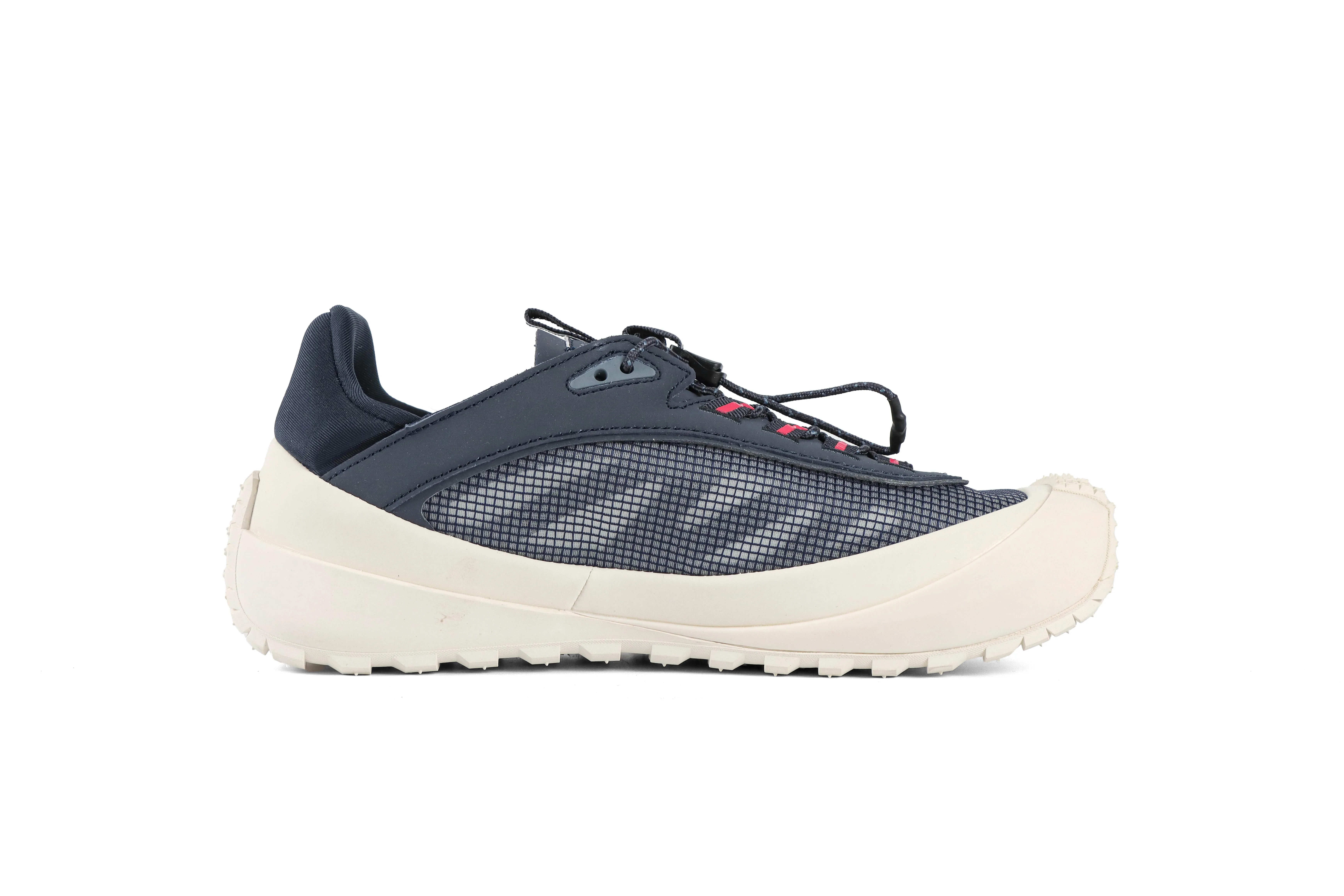 Mcler Trailgrip LP Grey Sneakers Right Side View