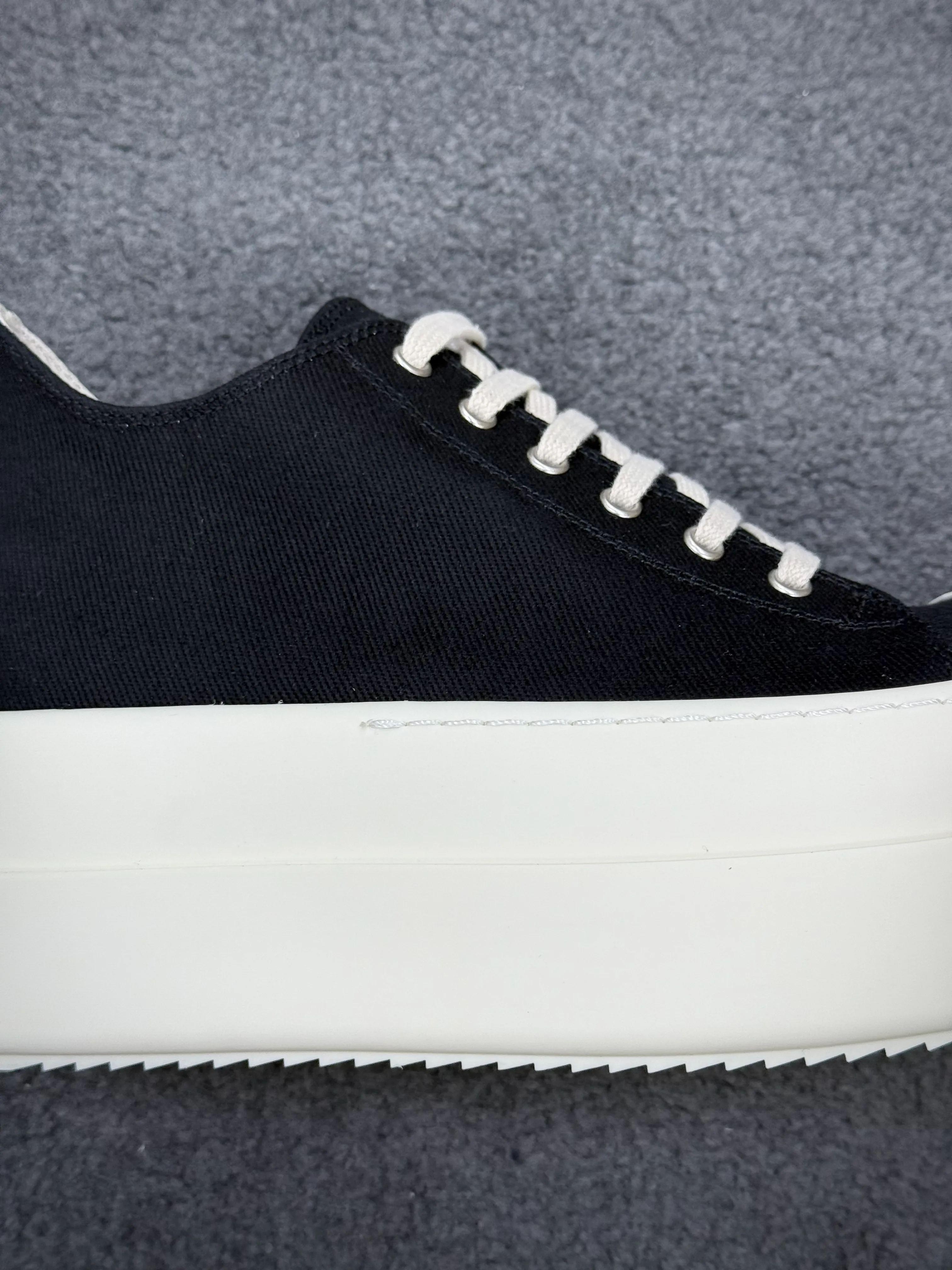 R 0wens DRKSHDW Bumper Low Black Milk Platform Sneakers Side View